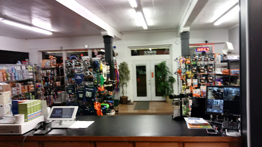 Pet Supply Store «Dog Daze Natural Pet Market», reviews and photos, 105 S Meridian B, Puyallup, WA 98371, USA