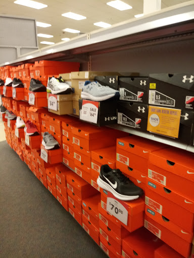 Shoe Store «Shoe Carnival», reviews and photos, 354 S Randall Rd, South Elgin, IL 60177, USA