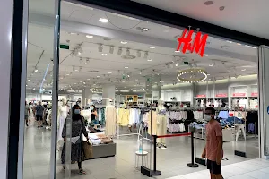 H&M image