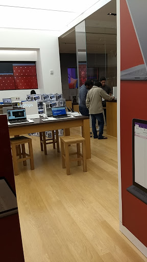 Computer Store «Microsoft Store - Westfield San Francisco Centre», reviews and photos, 845 Market St #257, San Francisco, CA 94103, USA
