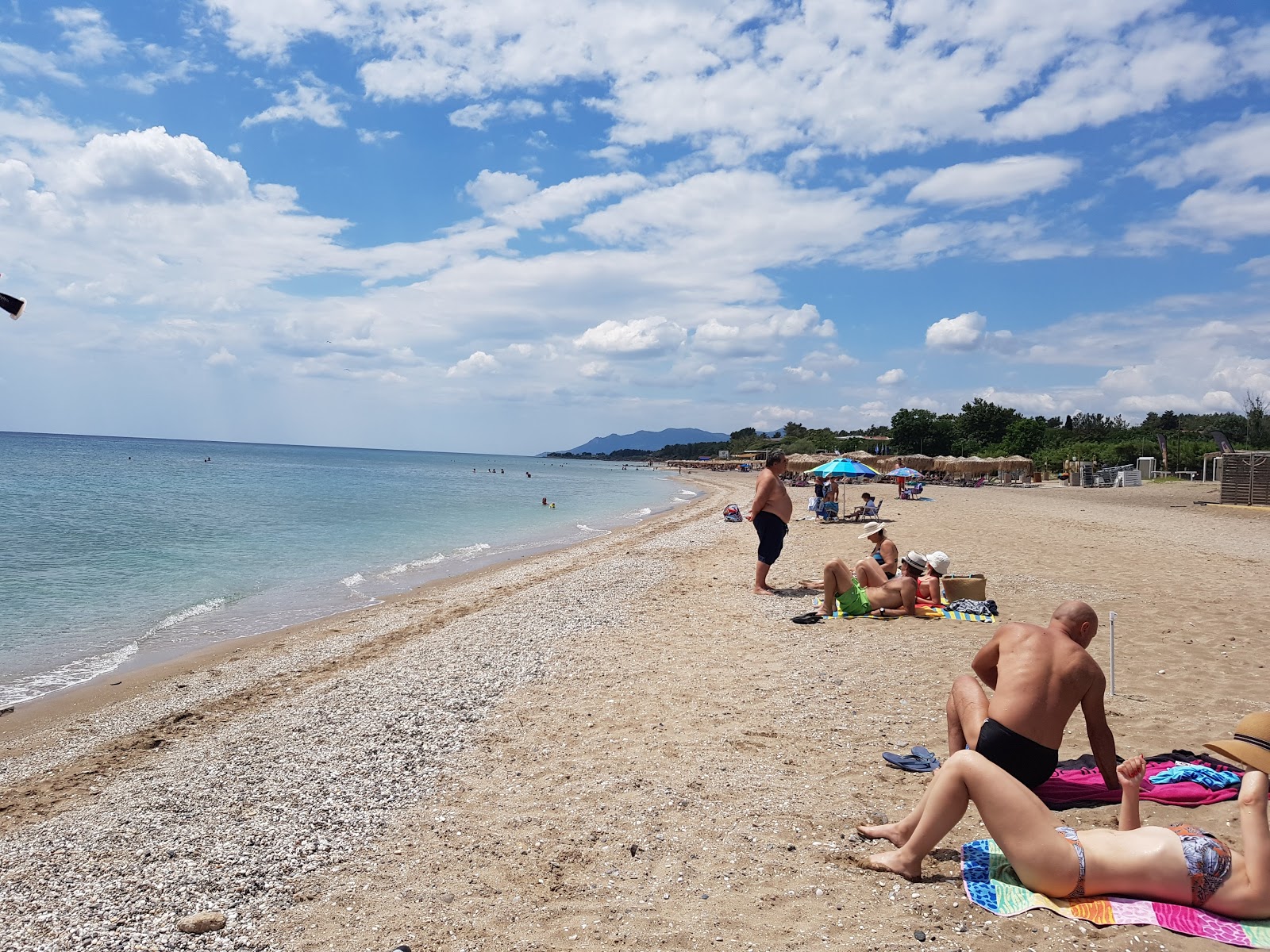 Fotografie cu Yolo's beach II - locul popular printre cunoscătorii de relaxare