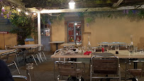 Atmosphère du Restaurant de cuisine traditionnelle Les Agapons Restaurant à Manthes - n°7