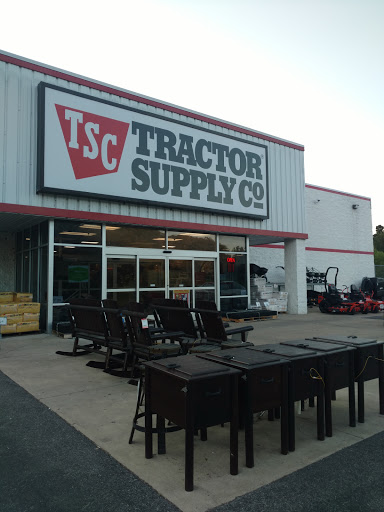 Tractor Supply Co., 3239 Harrison St, Batesville, AR 72501, USA, 