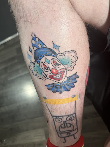 Explore mens knee tattoo ideas, creative tattoo ideas in Muscatine, available at True Art Tattoo Studio of Muscatine