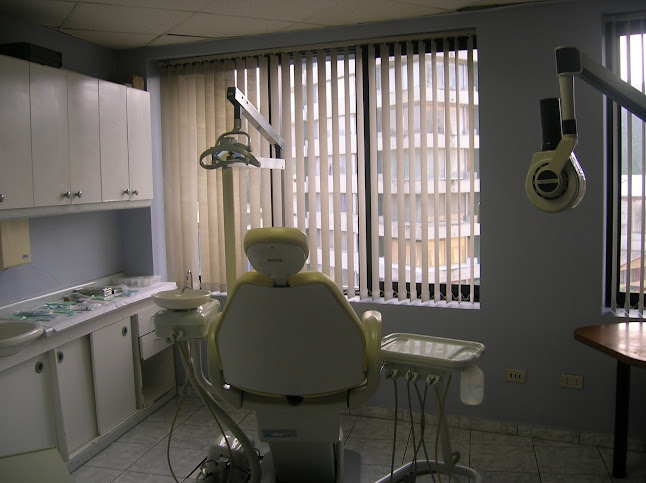 Centro Odontologico los Angeles Implantes / Dr Alvarez