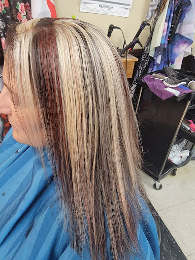 Beauty Salon «Top Notch Salon», reviews and photos, 92 Bluebird Ct, Lawrenceburg, KY 40342, USA