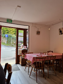 Atmosphère du Restaurant français Bar Restaurant La Belle Equipe (OFFICIEL) à Montrol-Sénard - n°2