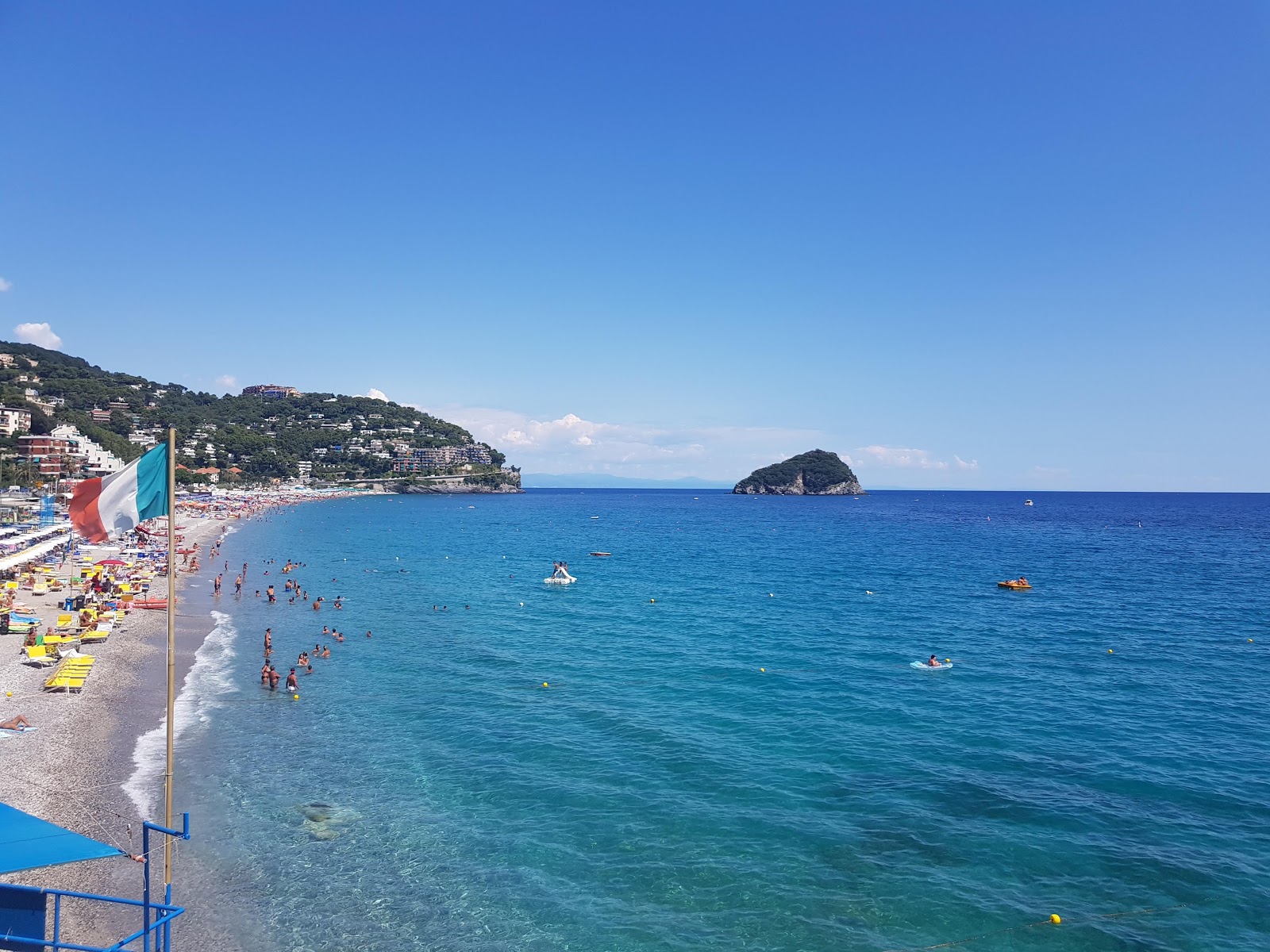 Photo de Pluto Beach Spotorno partiellement zone de villégiature