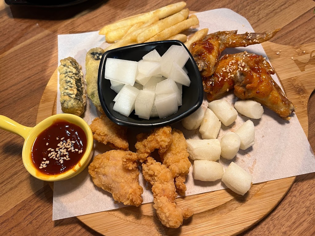 大叔來了| 站前店 | 韓式料理 | 韓國辣雞 | 牛骨湯 | 豆腐鍋 | 淡水捷運站 的照片