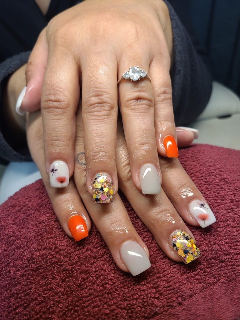 Gisel Nails 53406