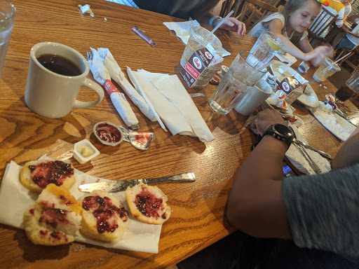 American Restaurant «Cracker Barrel Old Country Store», reviews and photos, 200 Cracker Barrel Dr, Clarksville, TN 37040, USA