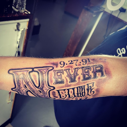 Tattoo Shop «Artistic Body Tattoo», reviews and photos, 467 N Dixie Blvd, Radcliff, KY 40160, USA