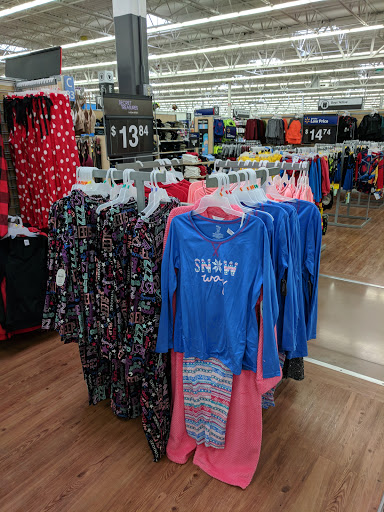 Department Store «Walmart Supercenter», reviews and photos, 970 Gehringer Dr, Fowlerville, MI 48836, USA