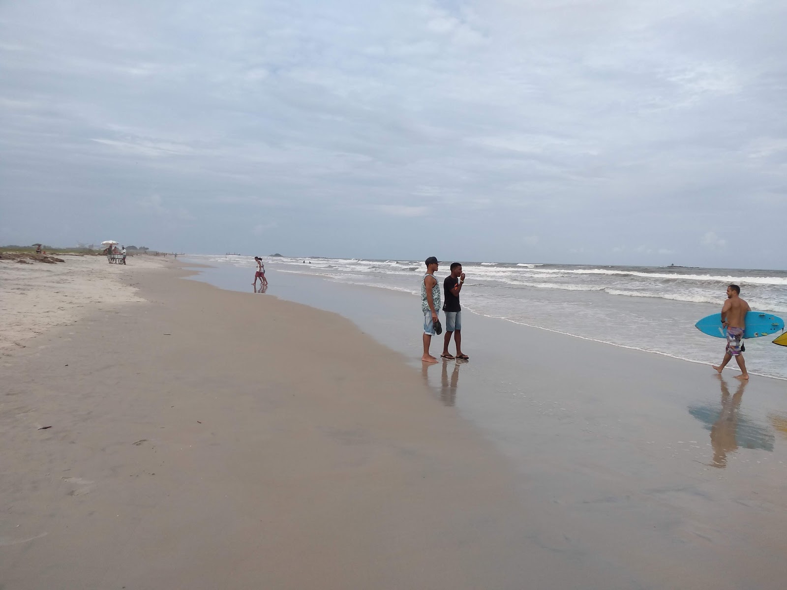 Foto von Praia da Avenida mit türkisfarbenes wasser Oberfläche