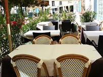 Atmosphère du Restaurant La Perle de Saint-Louis. à Versailles - n°3