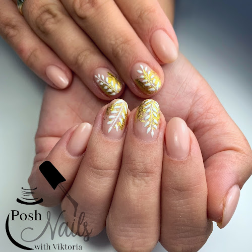 Comments and reviews of Posh Nails with Viktoria Cardiff