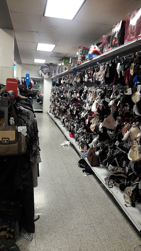 Clothing Store «Ross Dress for Less», reviews and photos, 349 N San Fernando Blvd, Burbank, CA 91502, USA