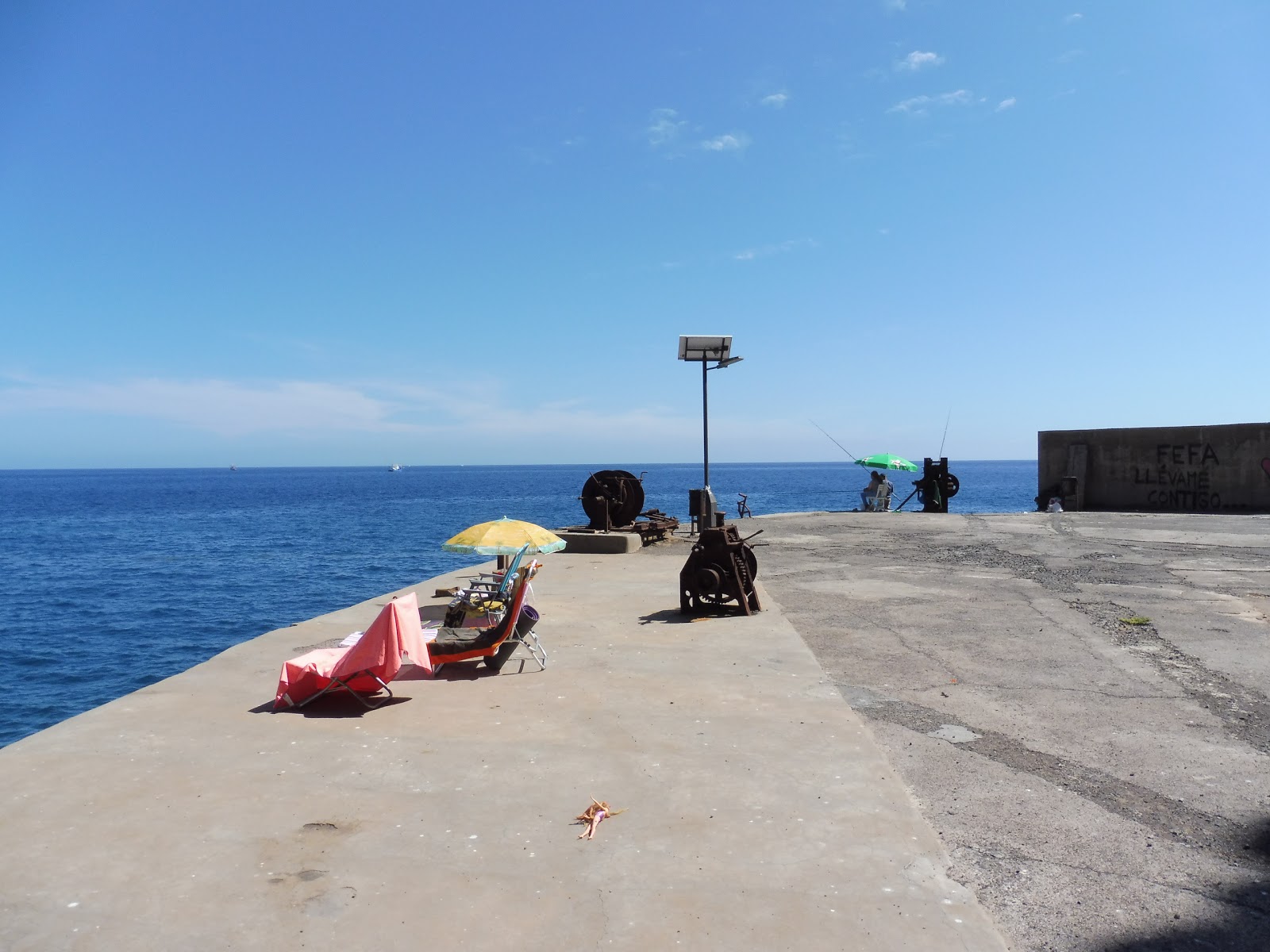 Foto af Playa de la Rajita med blåt rent vand overflade