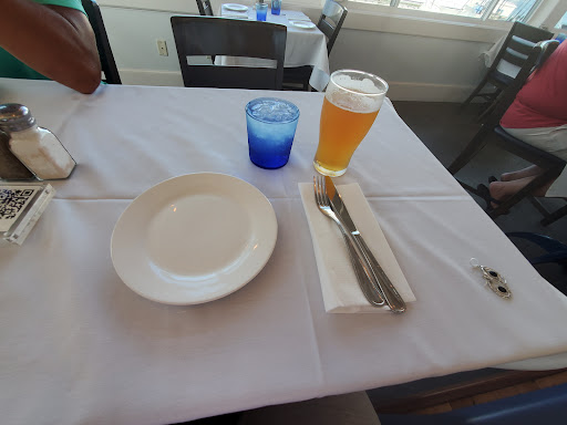 Bar & Grill «Mile Marker One Restaurant & Bar», reviews and photos, 75 Essex Ave, Gloucester, MA 01930, USA