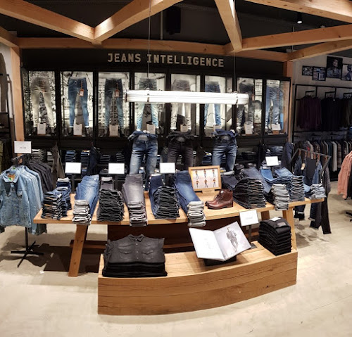 Magasin de vêtements pour hommes JACK & JONES Lescar