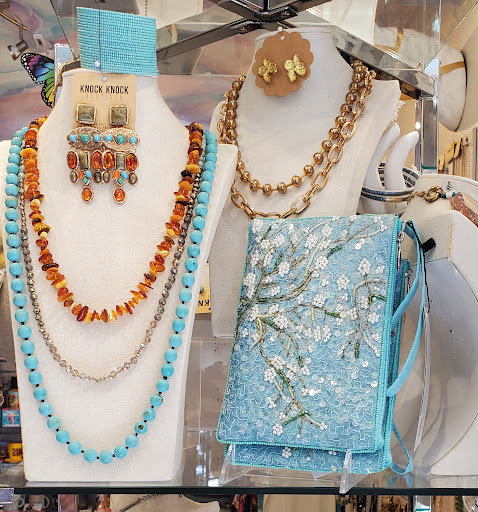 Jewelry Store «Knock Knock Boutique», reviews and photos, 110 W Chocolate Ave, Hershey, PA 17033, USA