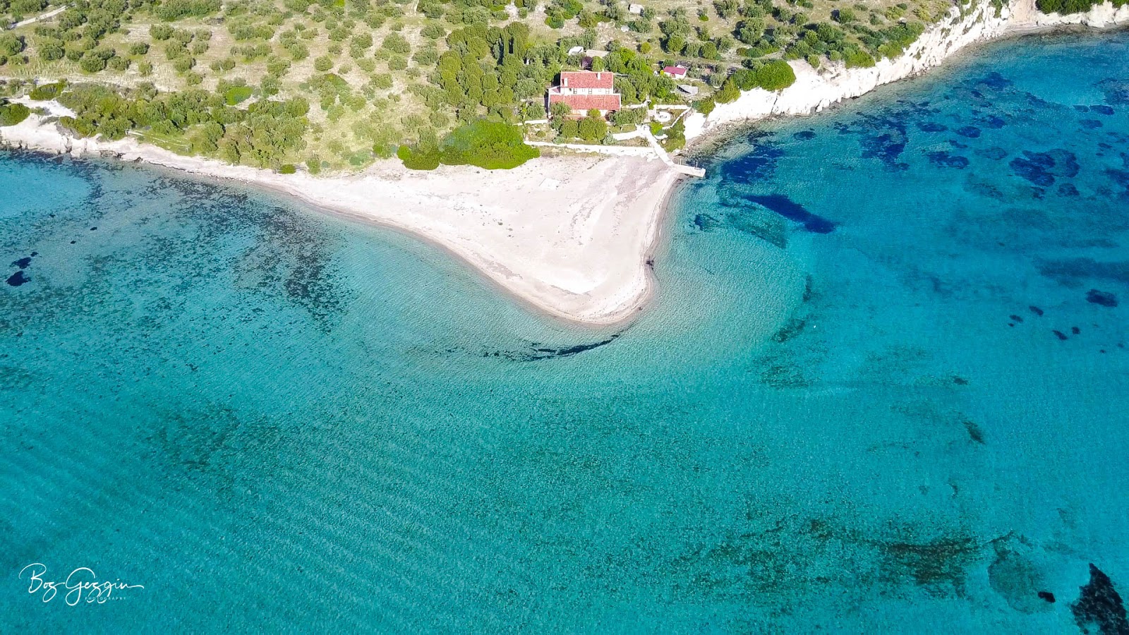 Kalem beach II的照片 带有碧绿色纯水表面