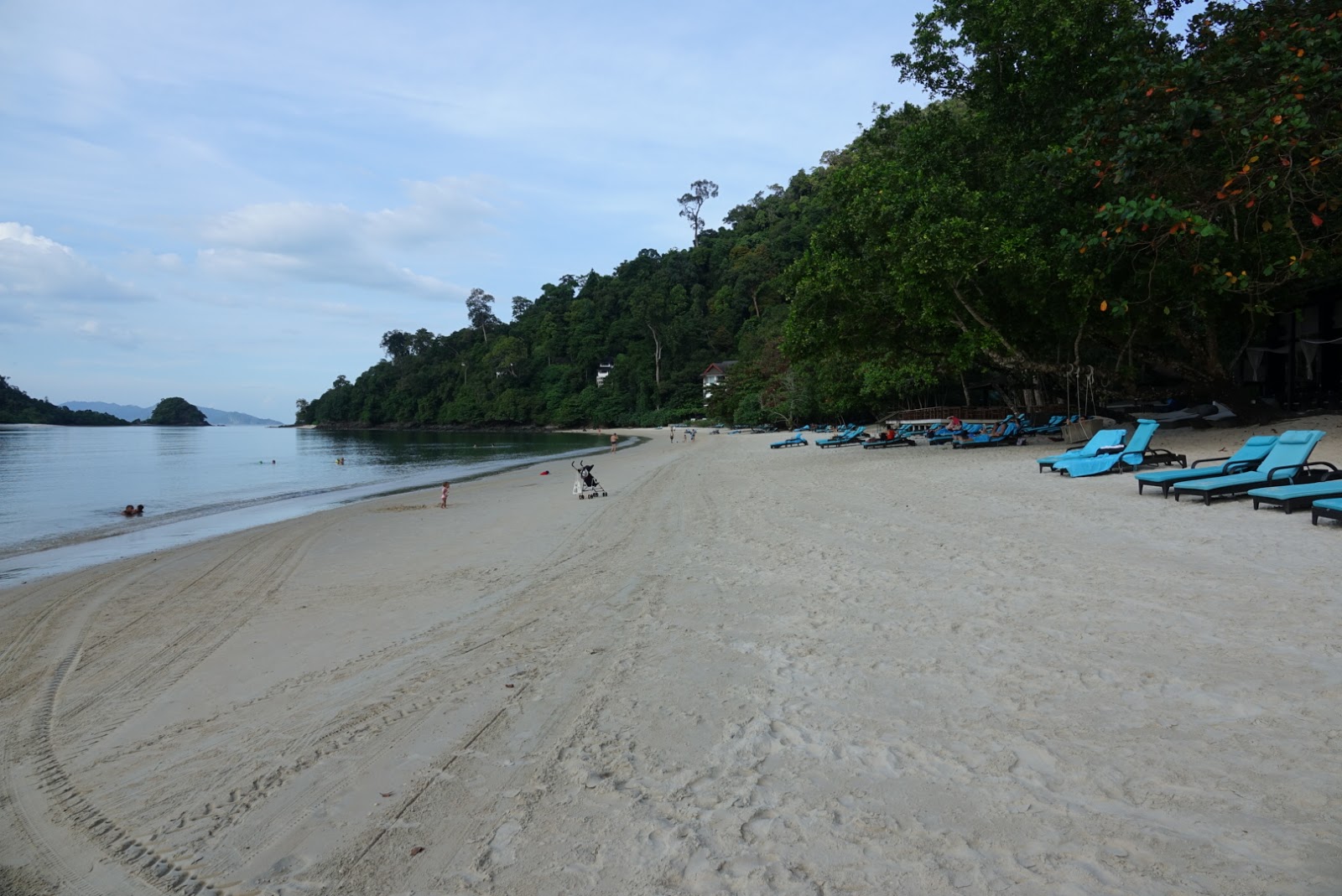 Φωτογραφία του Datai Bay Beach με επίπεδο καθαριότητας πολύ καθαρό