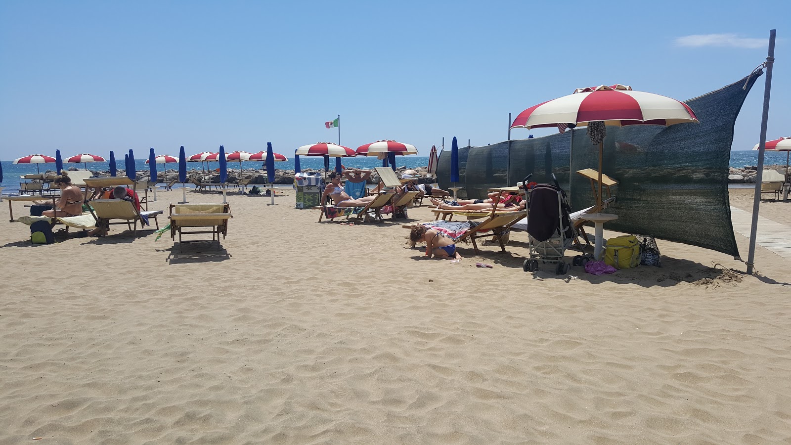 Santa Severa Plajı'in fotoğrafı - rahatlamayı sevenler arasında popüler bir yer