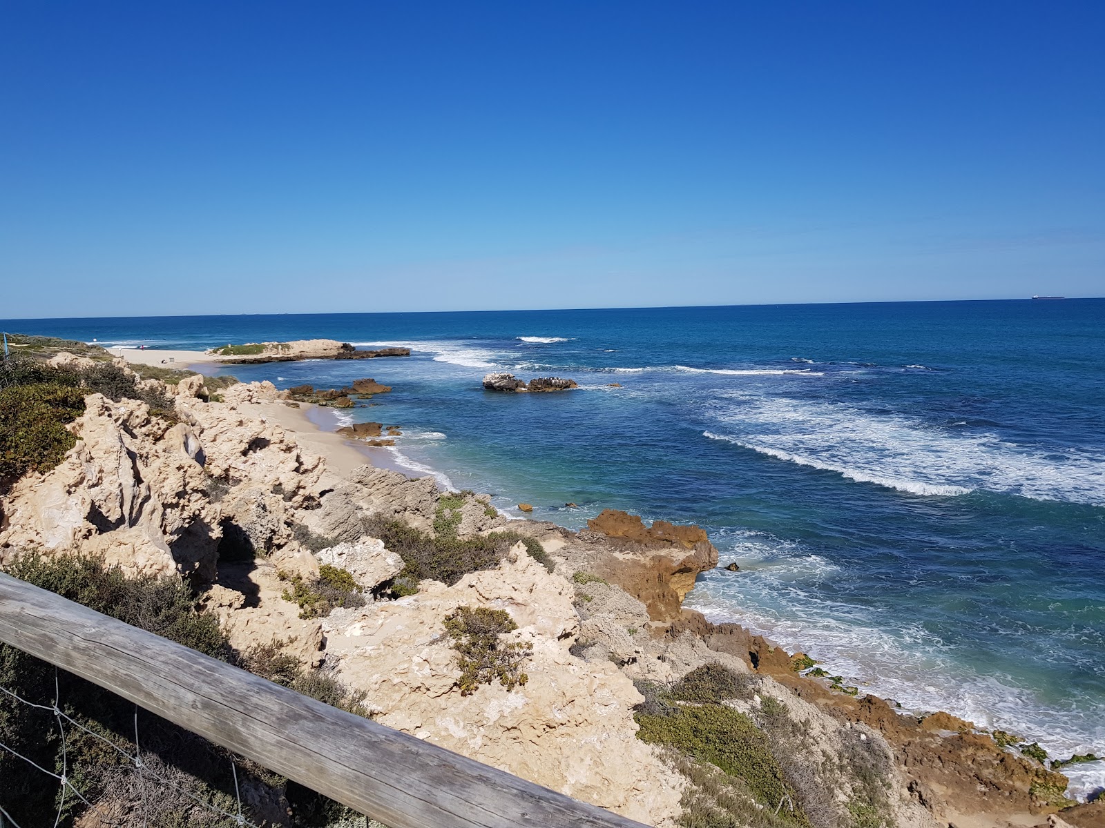 Foto de Trigg Dog Beach con una costa espaciosa