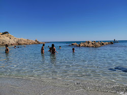 Spiaggia Di Cala Liberotto'in fotoğrafı uçurumlarla desteklenmiş