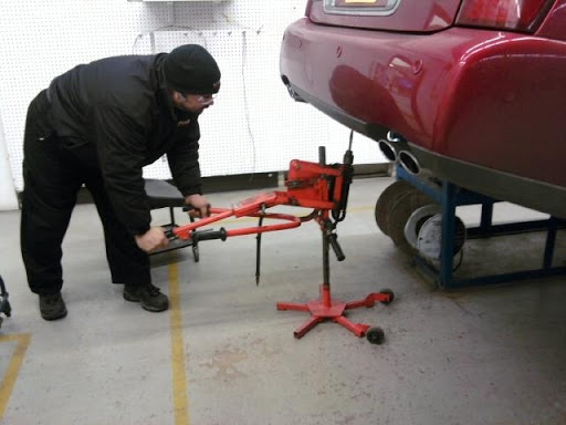 Truck Rental Agency «U-Haul Moving & Storage at Expressway», reviews and photos, 801 Harlem Ave, Forest Park, IL 60130, USA