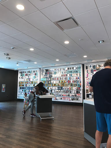 Cell Phone Store «Verizon», reviews and photos, 8931 W Atlantic Blvd, Coral Springs, FL 33071, USA