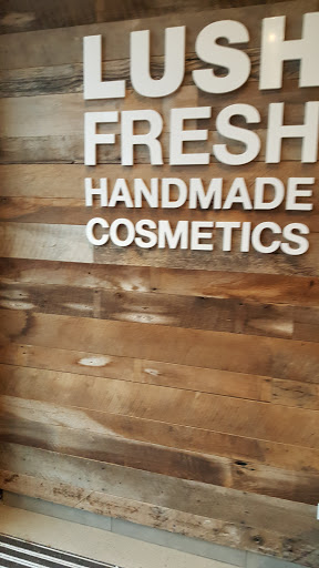 Cosmetics Store «LUSH Fresh Handmade Cosmetics», reviews and photos, 51 Oakbrook Center, Oak Brook, IL 60523, USA