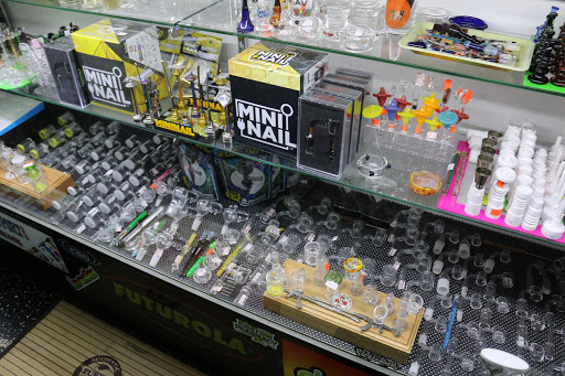 Tobacco Shop «The Hub 3 Smoke Shop», reviews and photos, 2631 NE Vivion Rd, Kansas City, MO 64119, USA