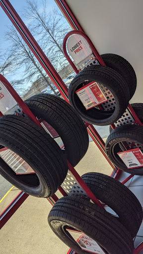 Tire Shop «Discount Tire Store - Brentwood, TN», reviews and photos, 7135 Bakers Bridge Ave, Brentwood, TN 37027, USA