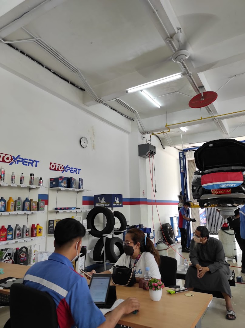 Otoxpert Kelapa Gading - Bengkel Mobil Terdekat Terbagus, Promo Terbanyak Termurah Ganti Oli, Ganti Aki, Ganti Ban, Servis Berkala, Servis Rem, Ganti Shock Absorber, Ganti Kopling, Tune Up, Uji Emisi, Spooring & Balancing Photo