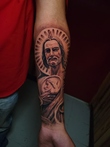 Explore eye of ra tattoo ideas, creative tattoo ideas in Tulia, available at Mister Placasos Tattoo Shop