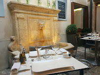 Atmosphère du Restaurant Aux Plaisirs des Halles à Nîmes - n°4