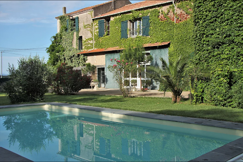 Lodge Gîte des vignes:Hébergement gîte grande capacité piscine(Cité de Carcassonne Canal du Midi Hérault) Capestang