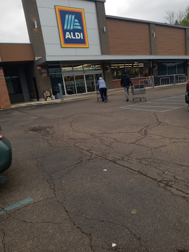 Supermarket «ALDI», reviews and photos, 932 E State St, Athens, OH 45701, USA