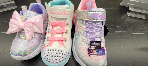 Shoe Store «DSW Designer Shoe Warehouse», reviews and photos, 635 E Boughton Rd, Bolingbrook, IL 60440, USA