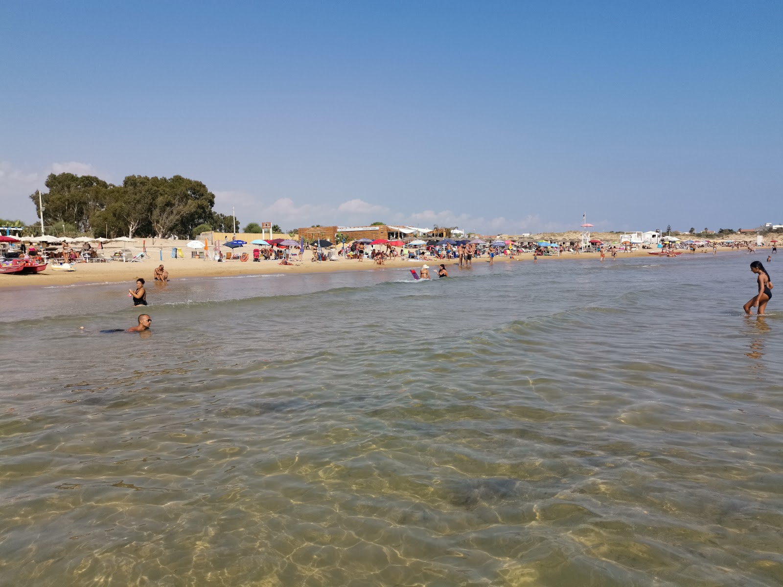 Marina di Modica的照片 带有碧绿色水表面