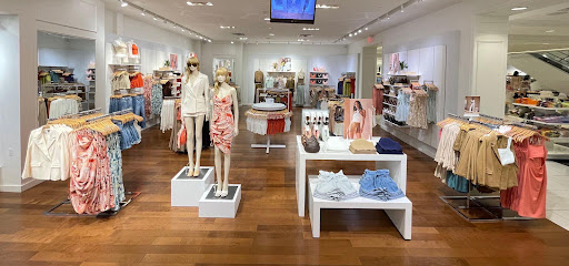Clothing Store «Forever 21», reviews and photos, 651 Kapkowski Rd, Elizabeth, NJ 07201, USA