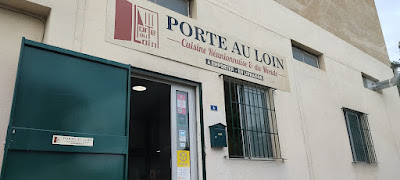 Porte au loin à Aix-en-Provence