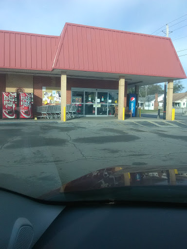 Supermarket «Foodland», reviews and photos, 103 W 1st St, Tuscumbia, AL 35674, USA