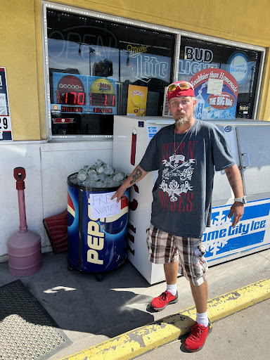 Liquor Store «Cork & Bottle», reviews and photos, 309 A Ave W, Oskaloosa, IA 52577, USA