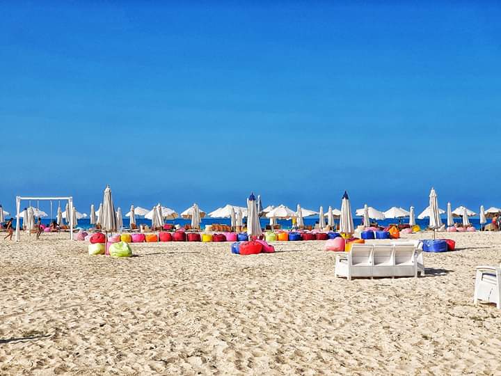Foto di La Femme Beach - luogo popolare tra gli intenditori del relax