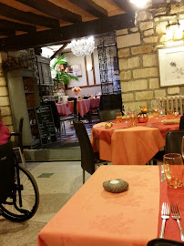 Atmosphère du Restaurant français L'Auberge du pont à Saint-Maximin - n°3