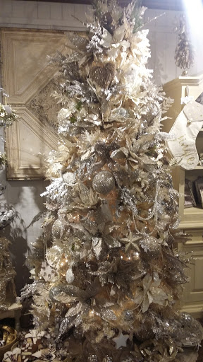 Gift Shop «Sisters Gifts & Boutiques», reviews and photos, 918 10th St, Floresville, TX 78114, USA