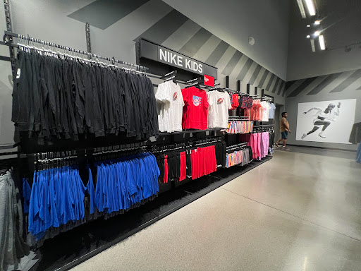 Clothing Store «Nike Clearance Store», reviews and photos, 2573 Old Vineland Rd, Kissimmee, FL 34746, USA